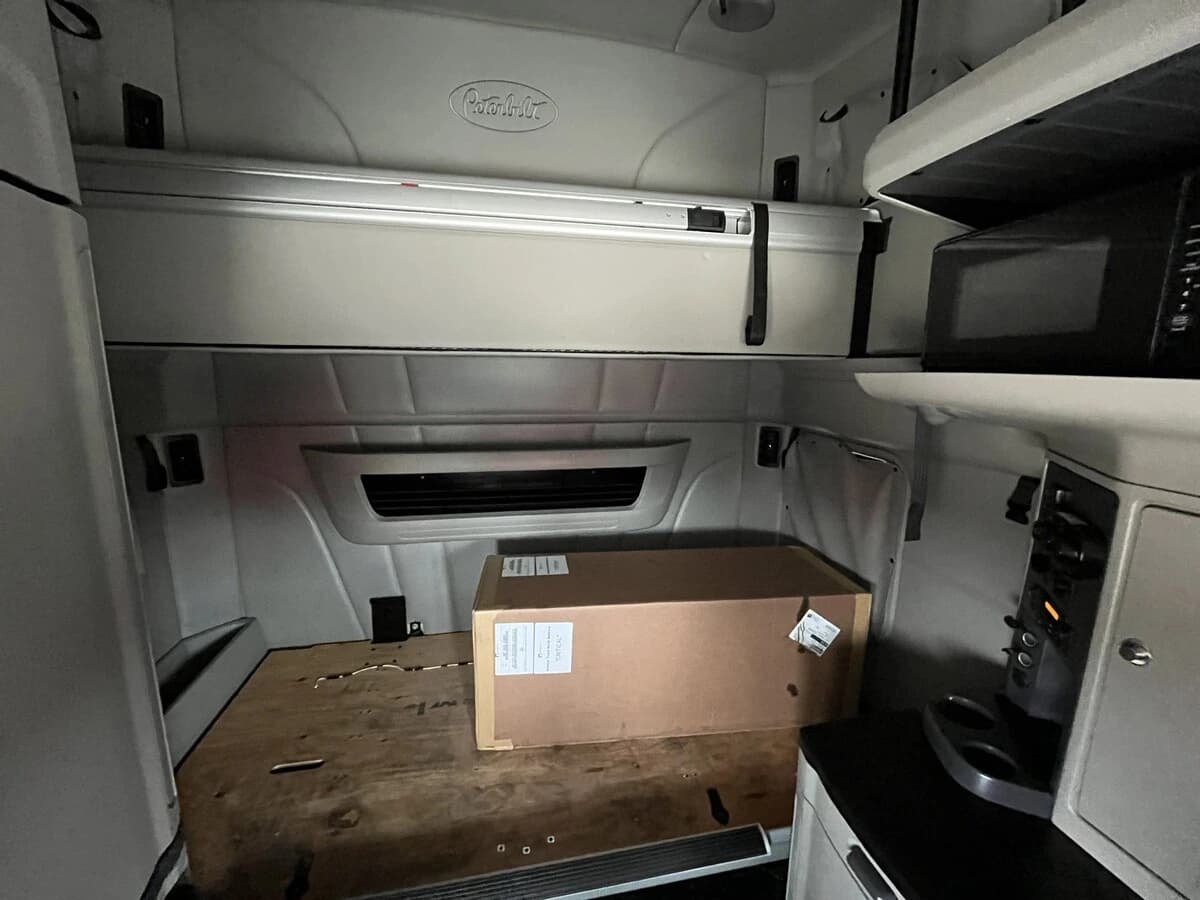 2023 Peterbilt 579 — photo 25