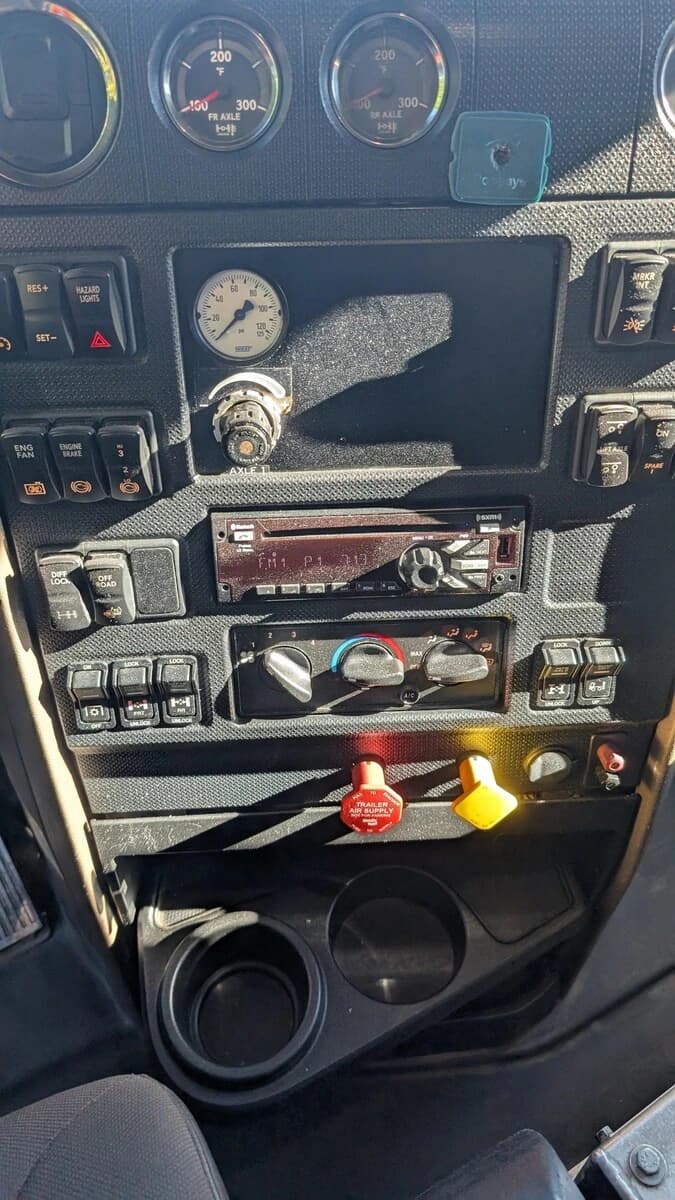 2019 International HX — photo 20