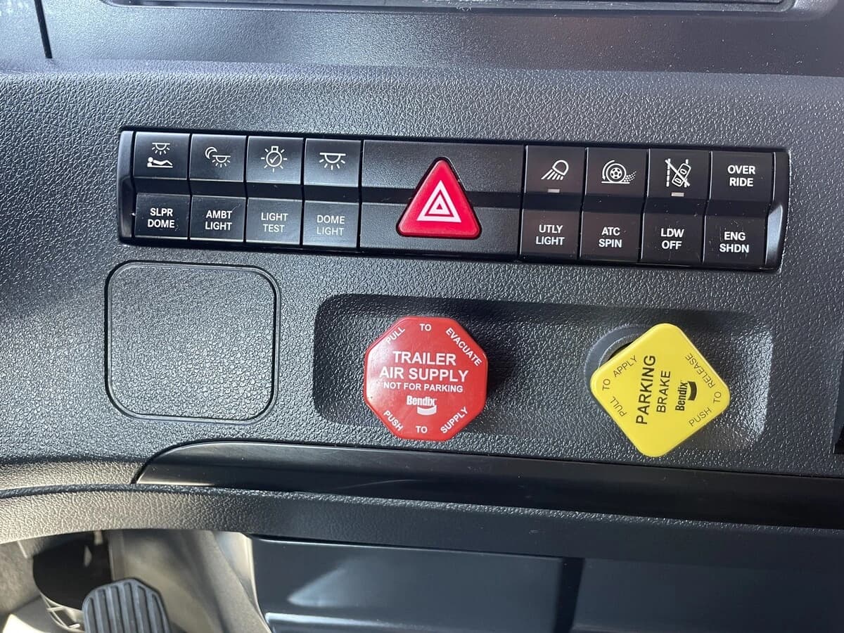 2024 Freightliner Cascadia — photo 14