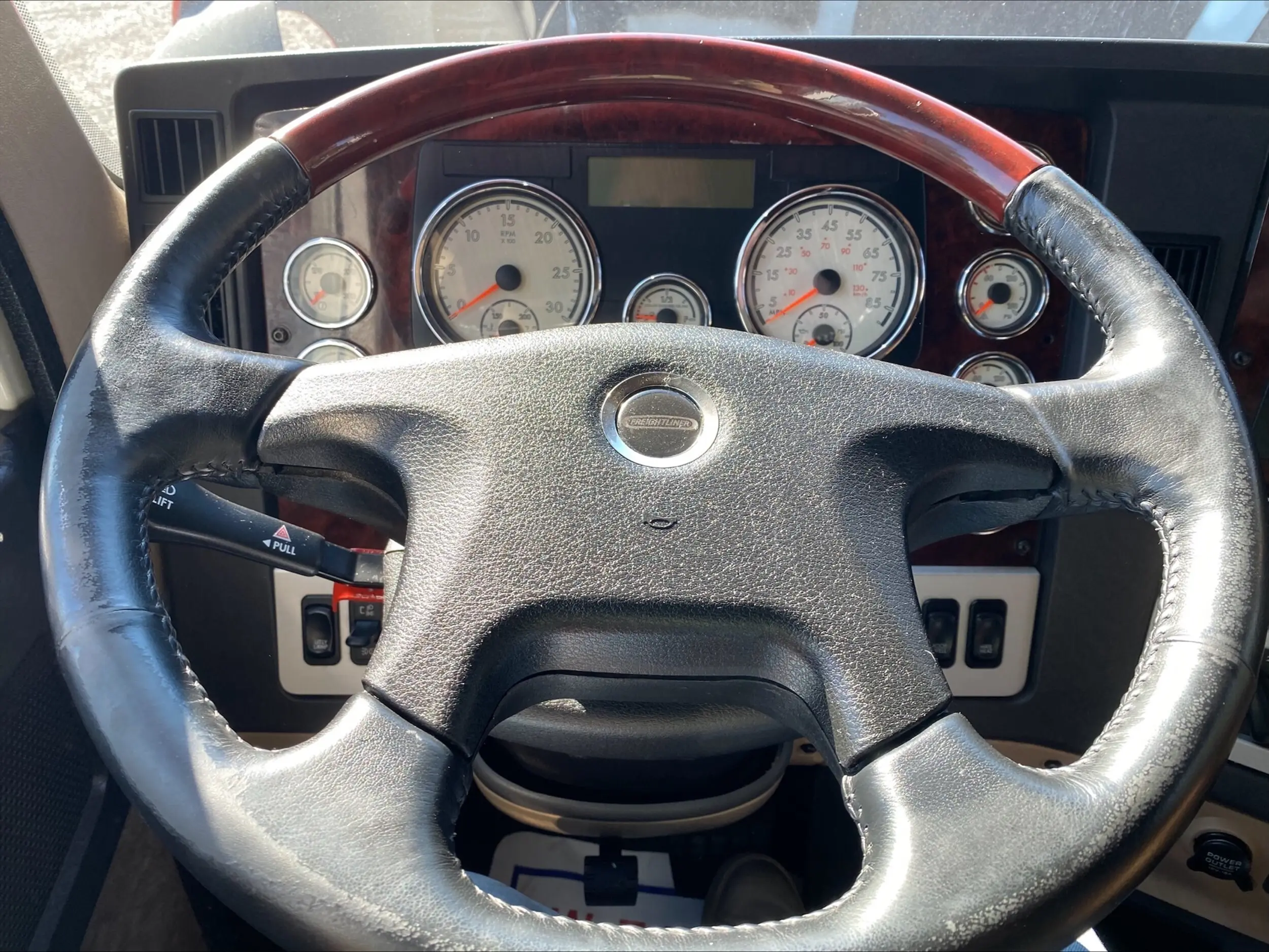 2023 Freightliner 122SD — photo 22