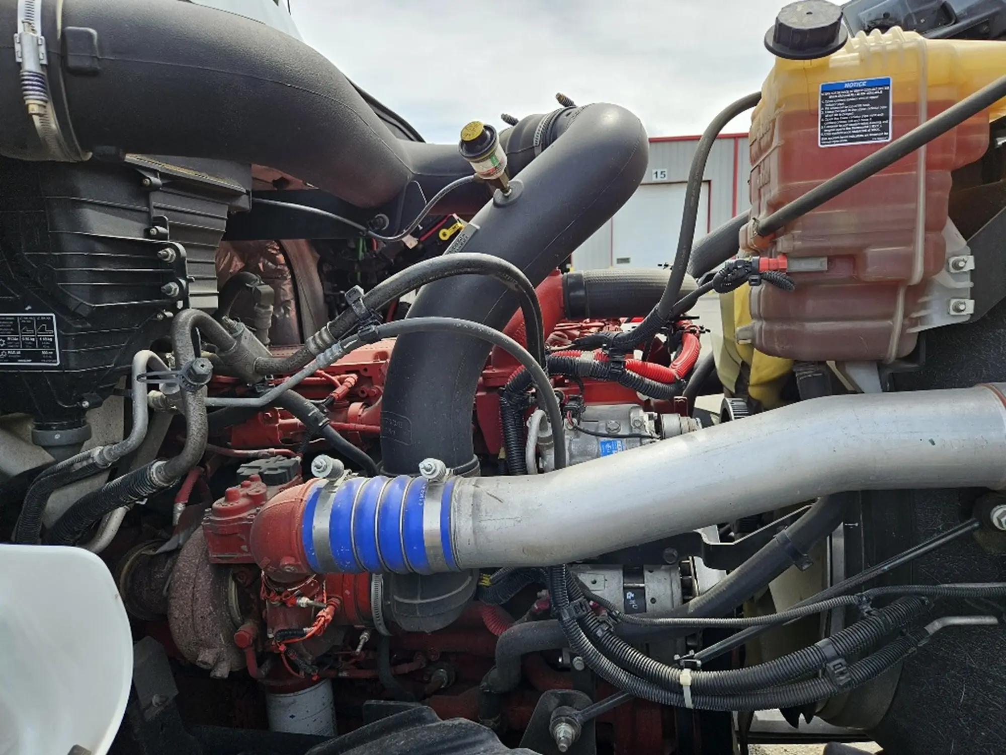 2023 International HX — photo 15