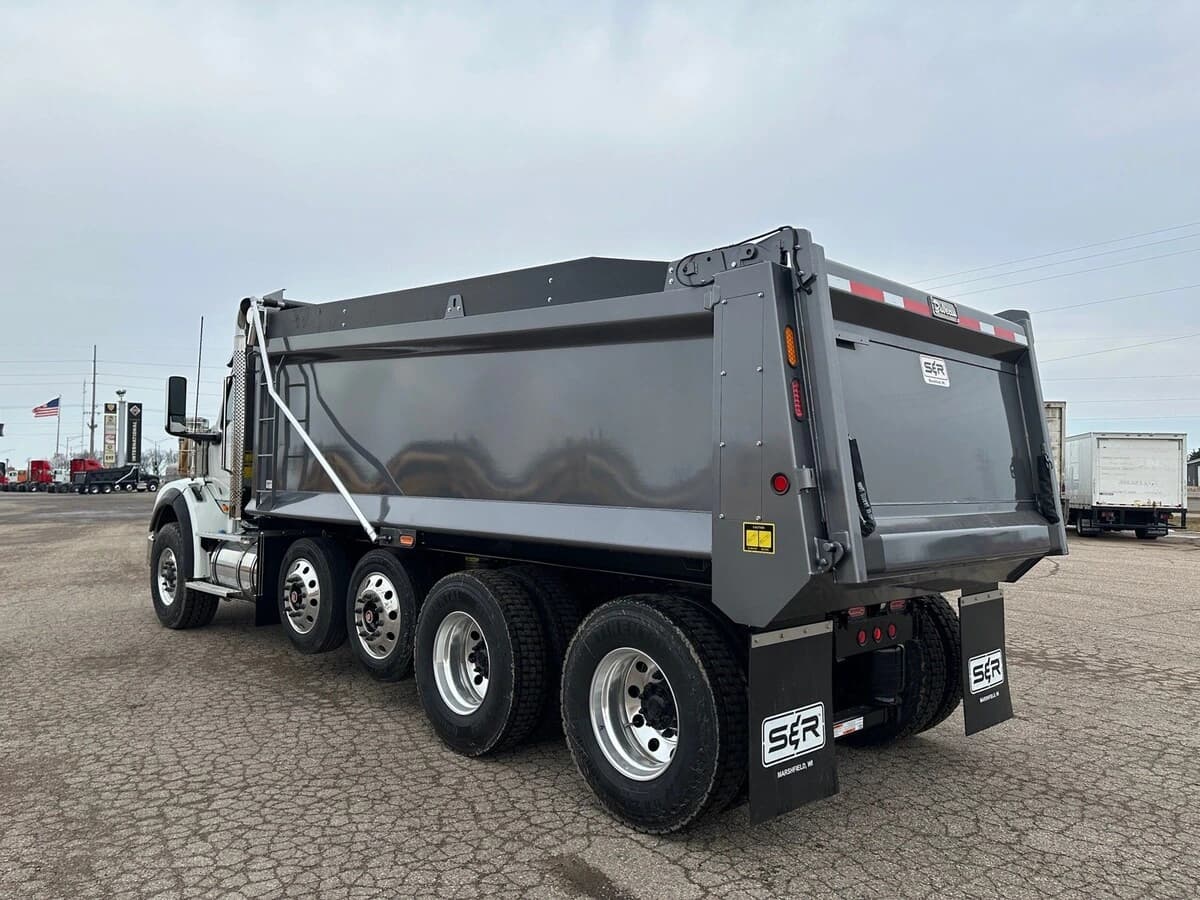 2025 International HX — photo 3