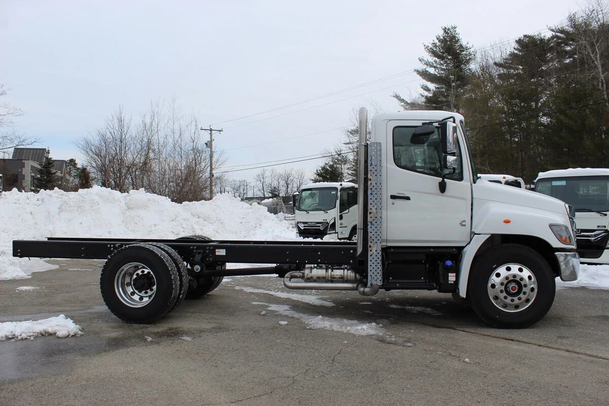 2025 Hino L7 — photo 4