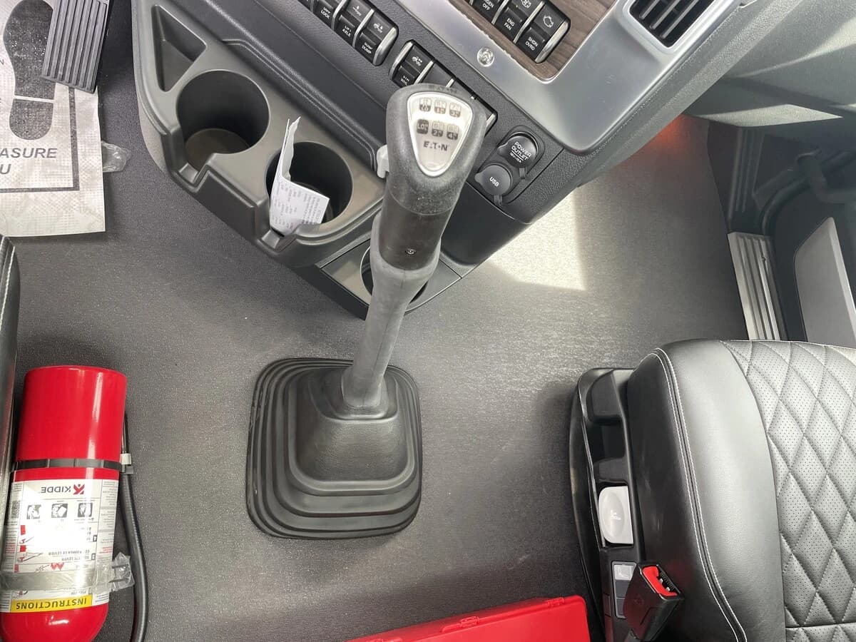 2027 Western Star 49X — photo 35