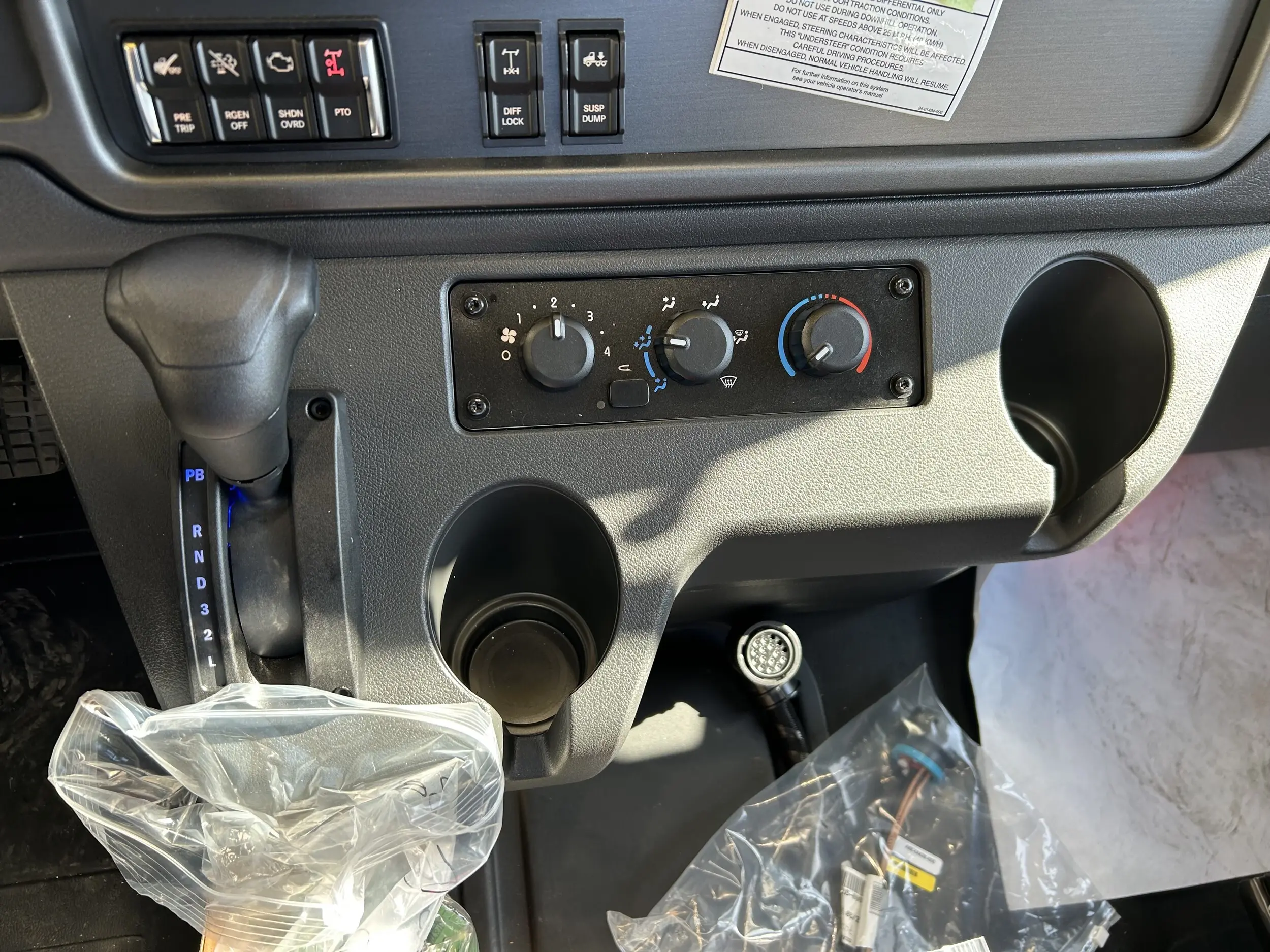 2025 Freightliner M2 106 — photo 13