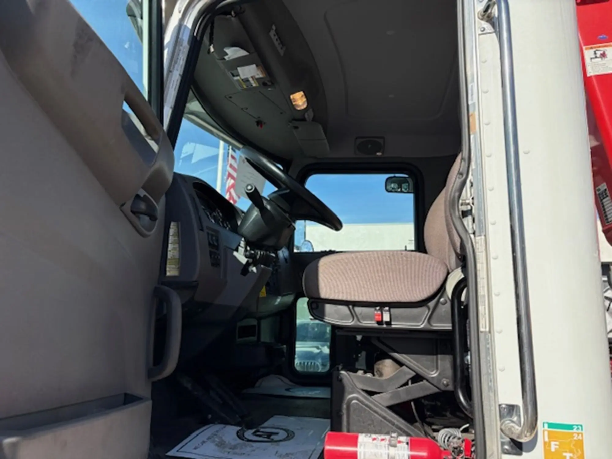2022 Peterbilt 348 — photo 23