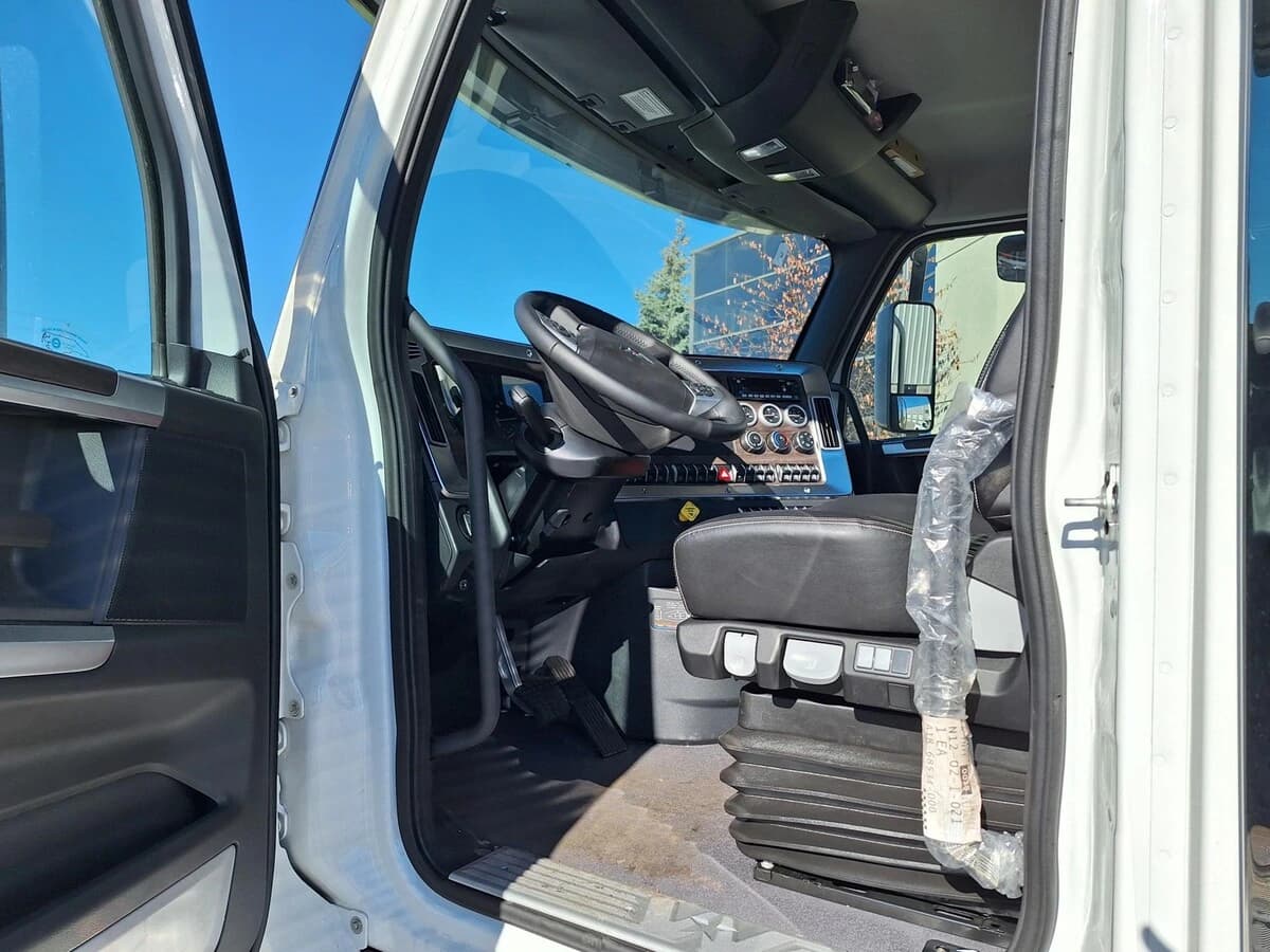 2025 Western Star 49X — photo 8
