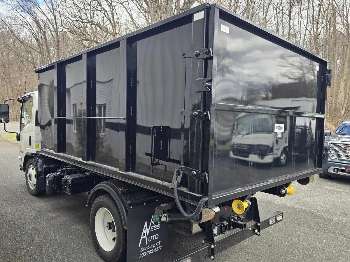 2026 Isuzu NRR — photo 12