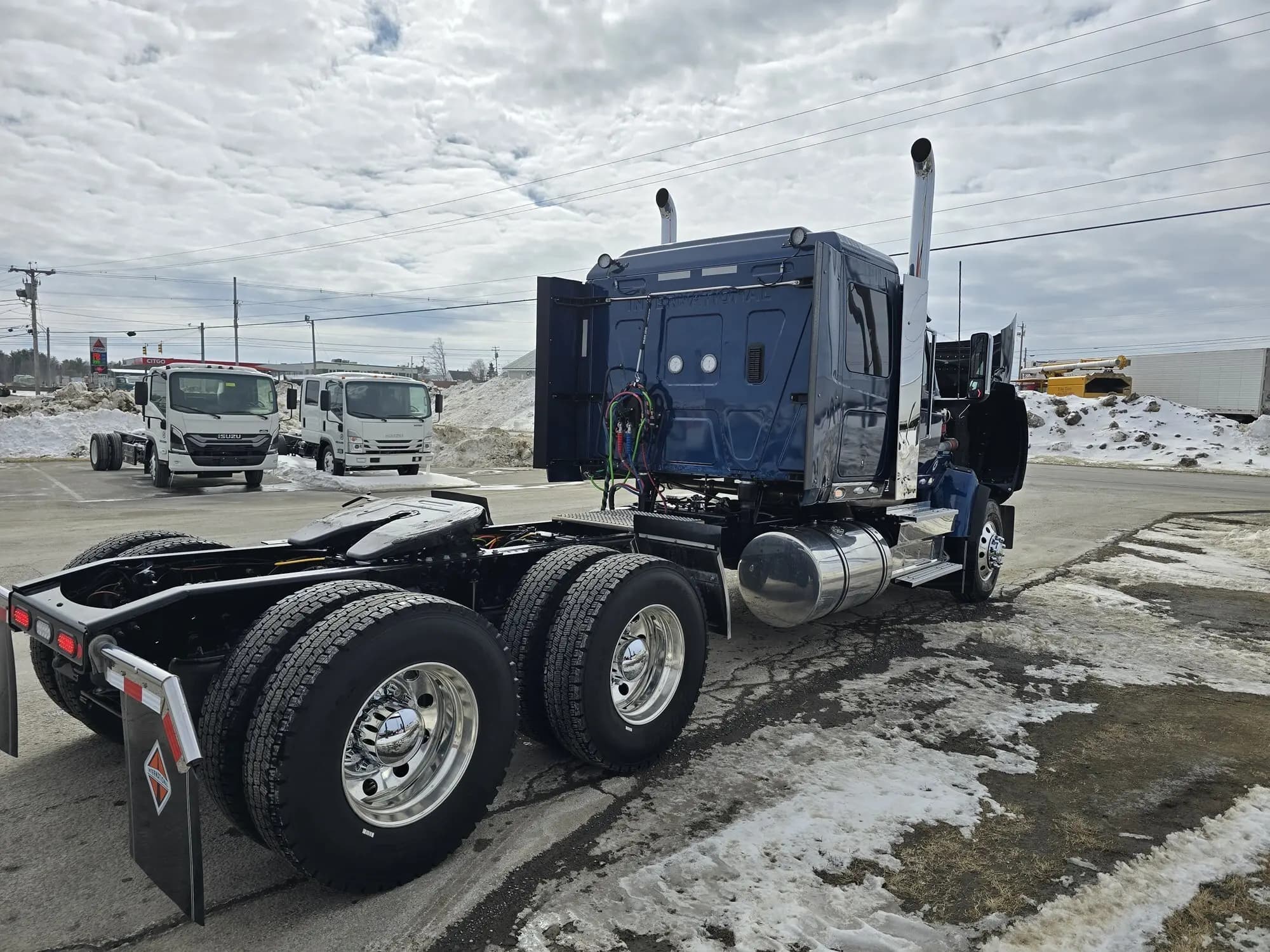 2025 International HX — photo 8