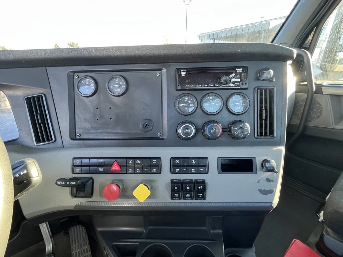 2019 Freightliner Cascadia — photo 6