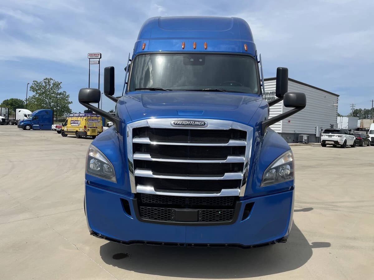 2021 Freightliner Cascadia — photo 2