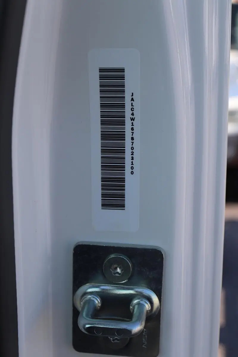 2025 Isuzu NPR — photo 4