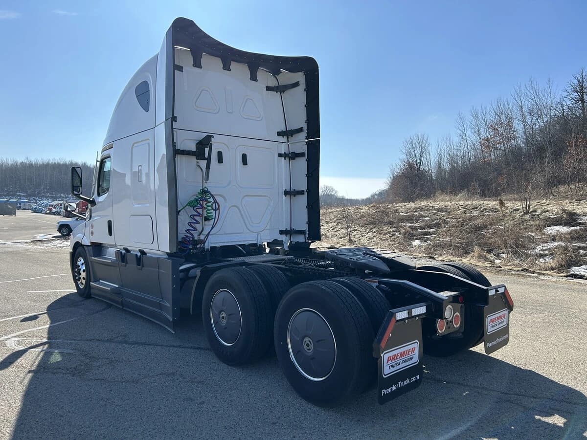 2026 Freightliner Cascadia — photo 7