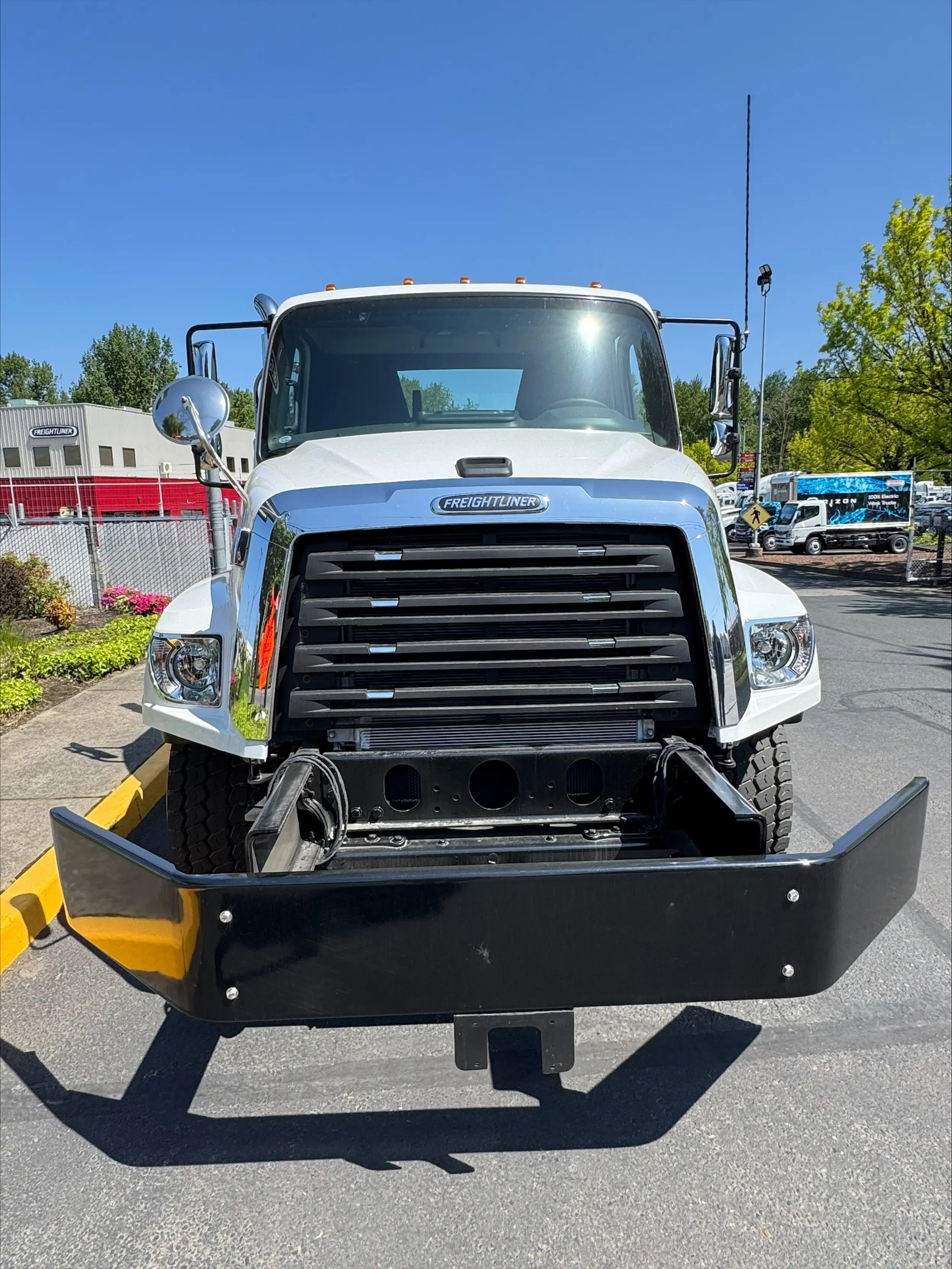 2025 Freightliner 114SD — photo 3