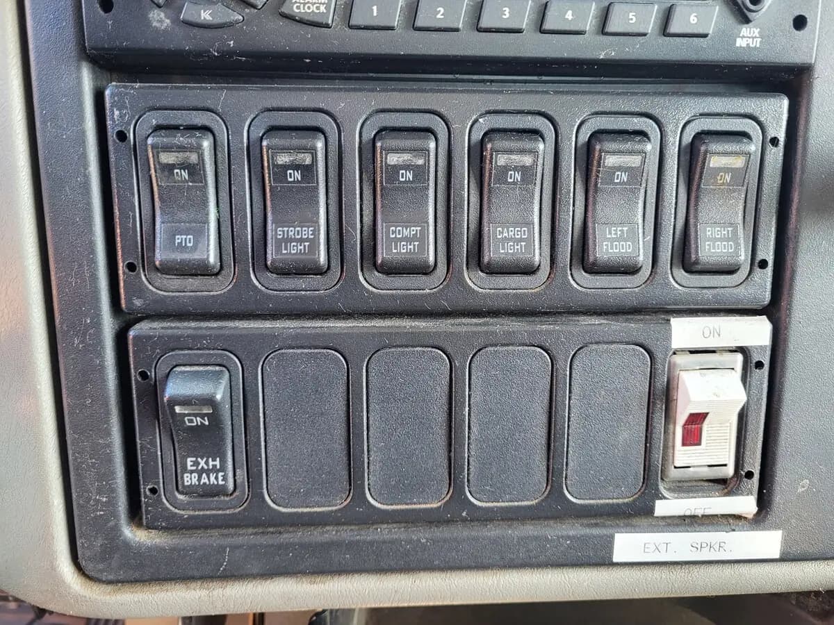 2010 International 4300 — photo 19