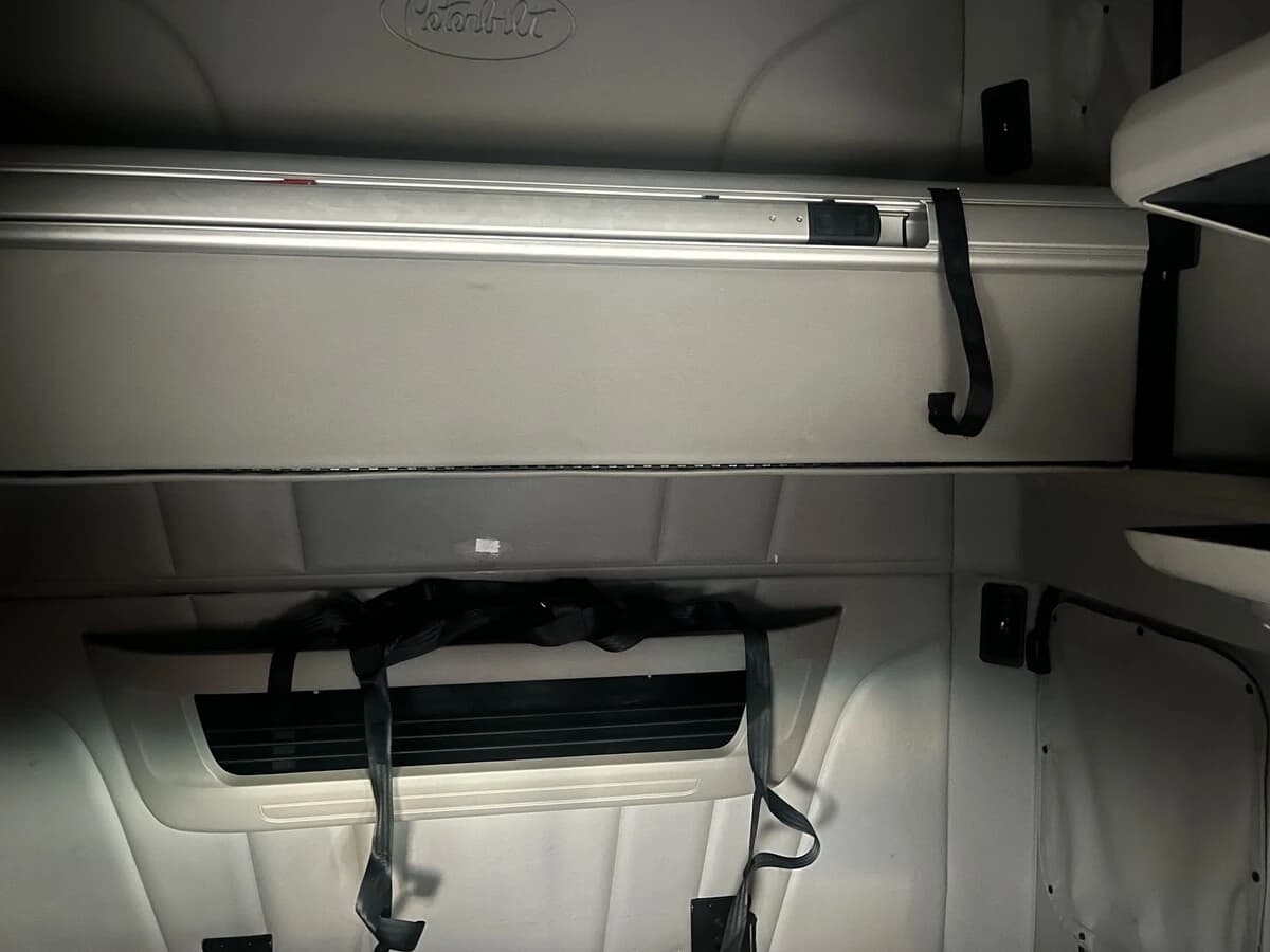 2023 Peterbilt 579 — photo 24