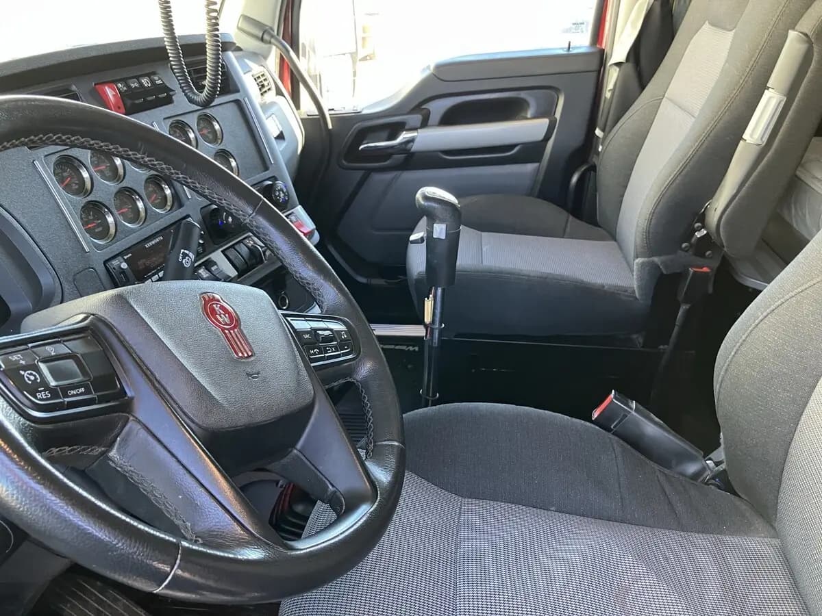 2024 Kenworth W900 — photo 9