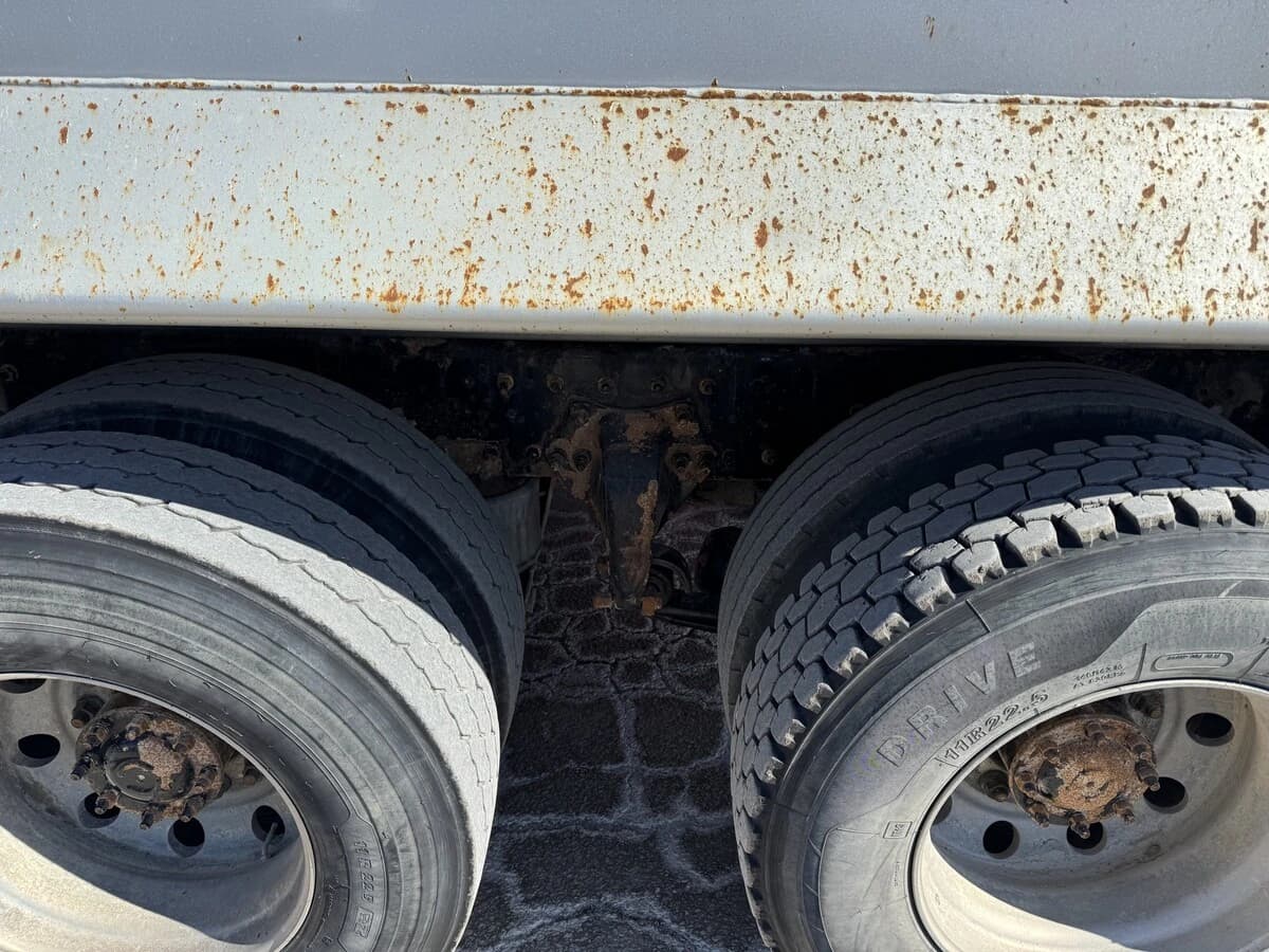 2022 Freightliner 114SD — photo 12