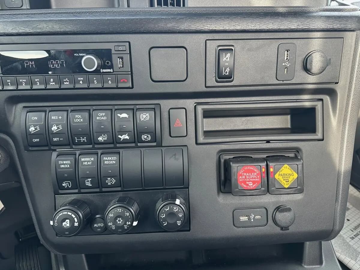 2026 International LT — photo 6