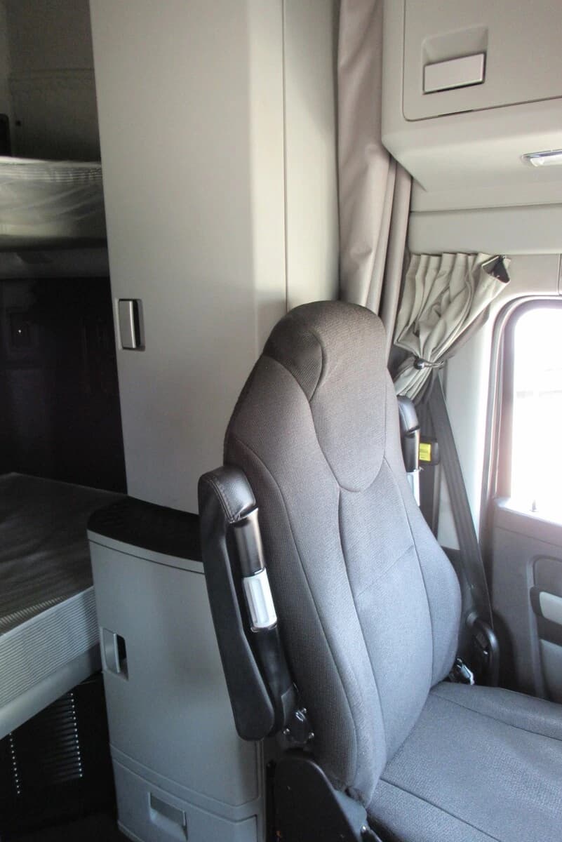 2023 Kenworth T680 — photo 12