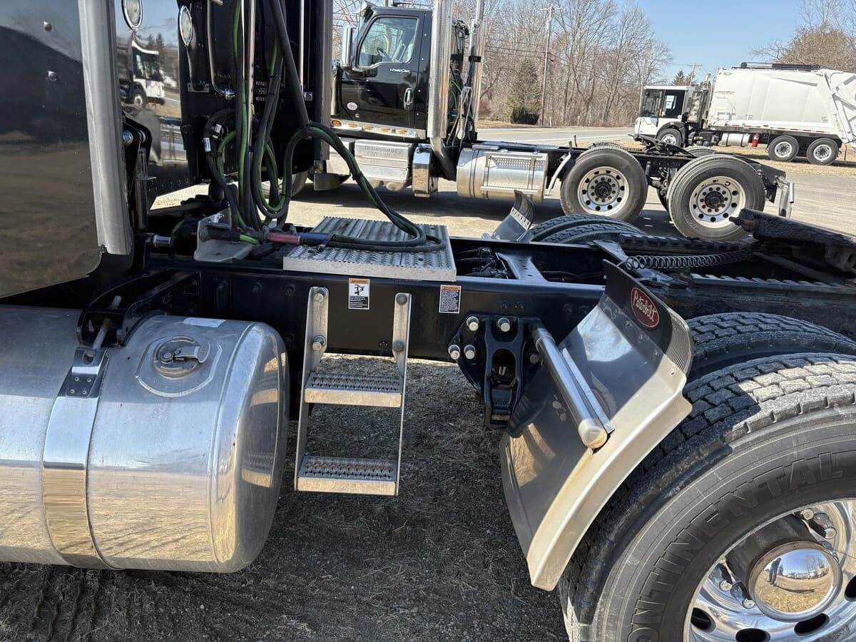 2018 Peterbilt 389 — photo 6