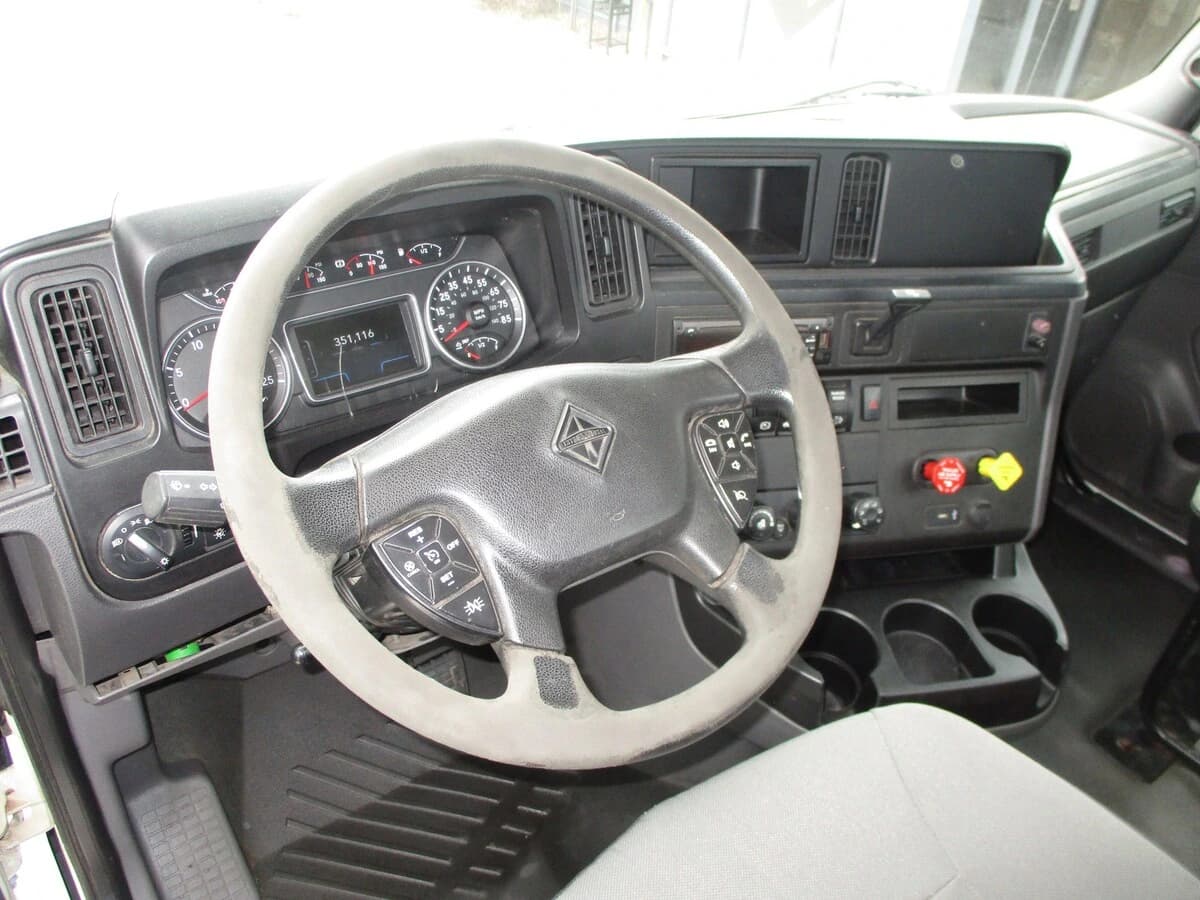 2019 International LT — photo 14