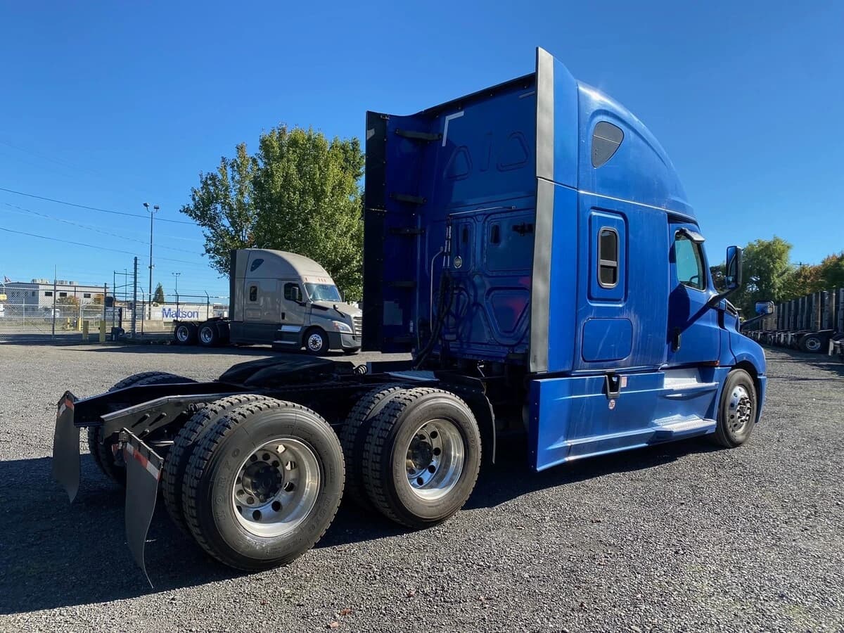2021 Freightliner Cascadia — photo 5