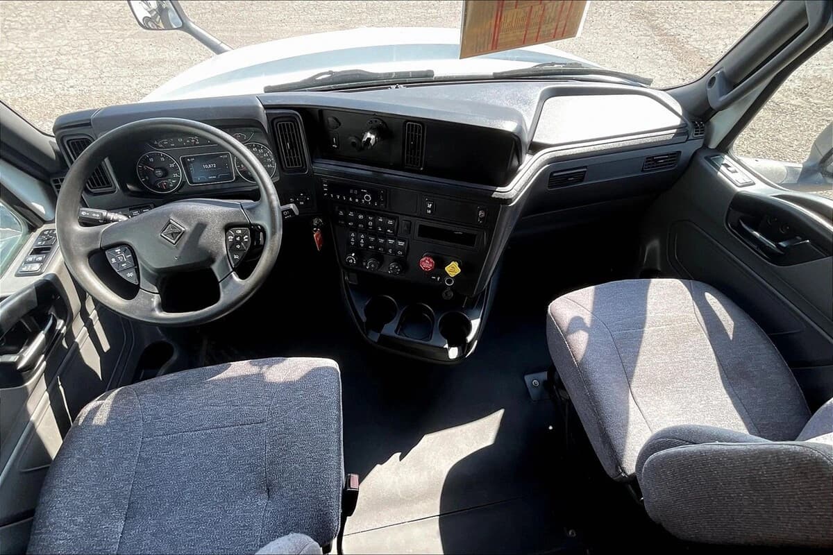 2022 International LT — photo 13