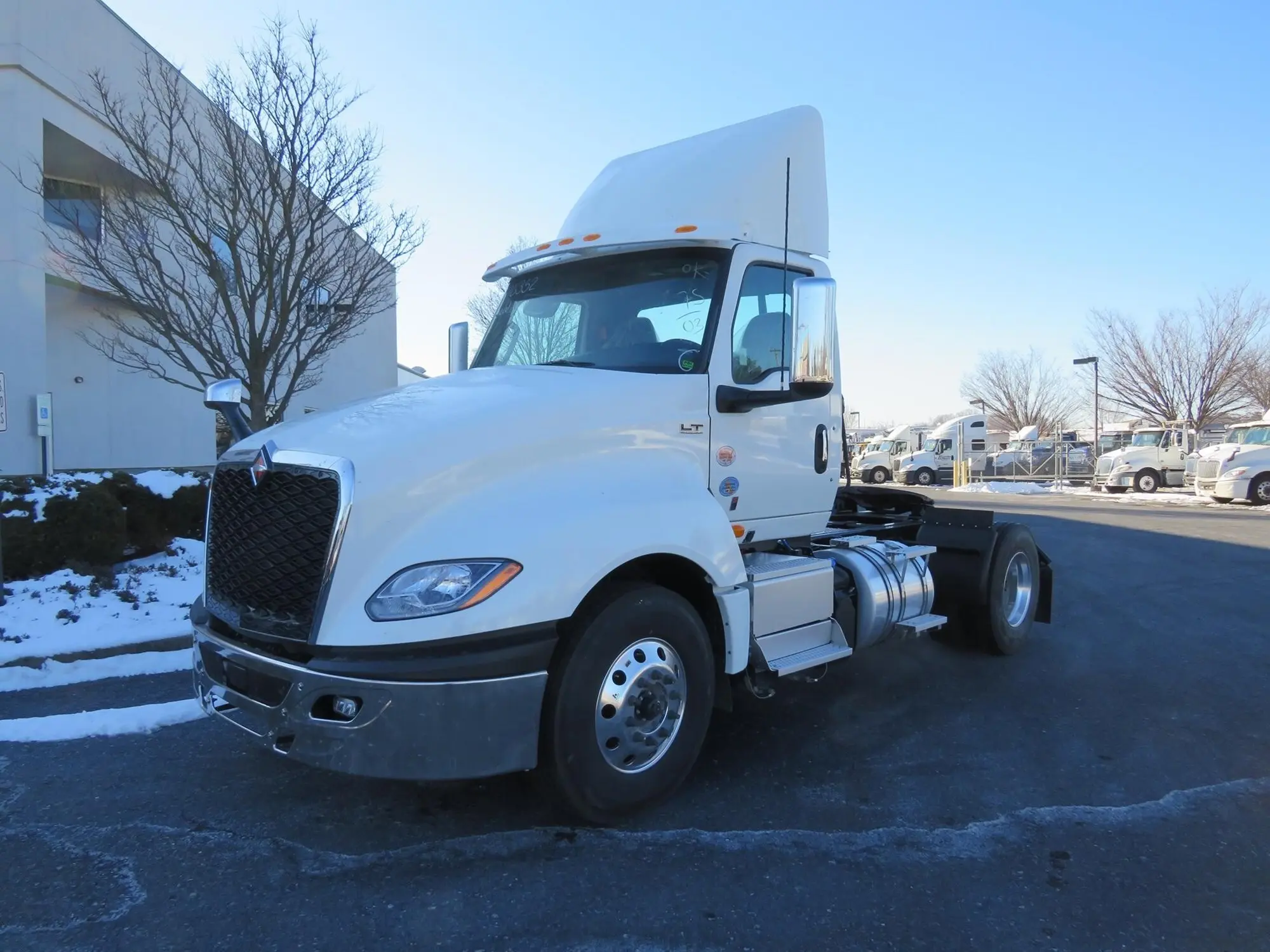 2025 International LT — photo 2