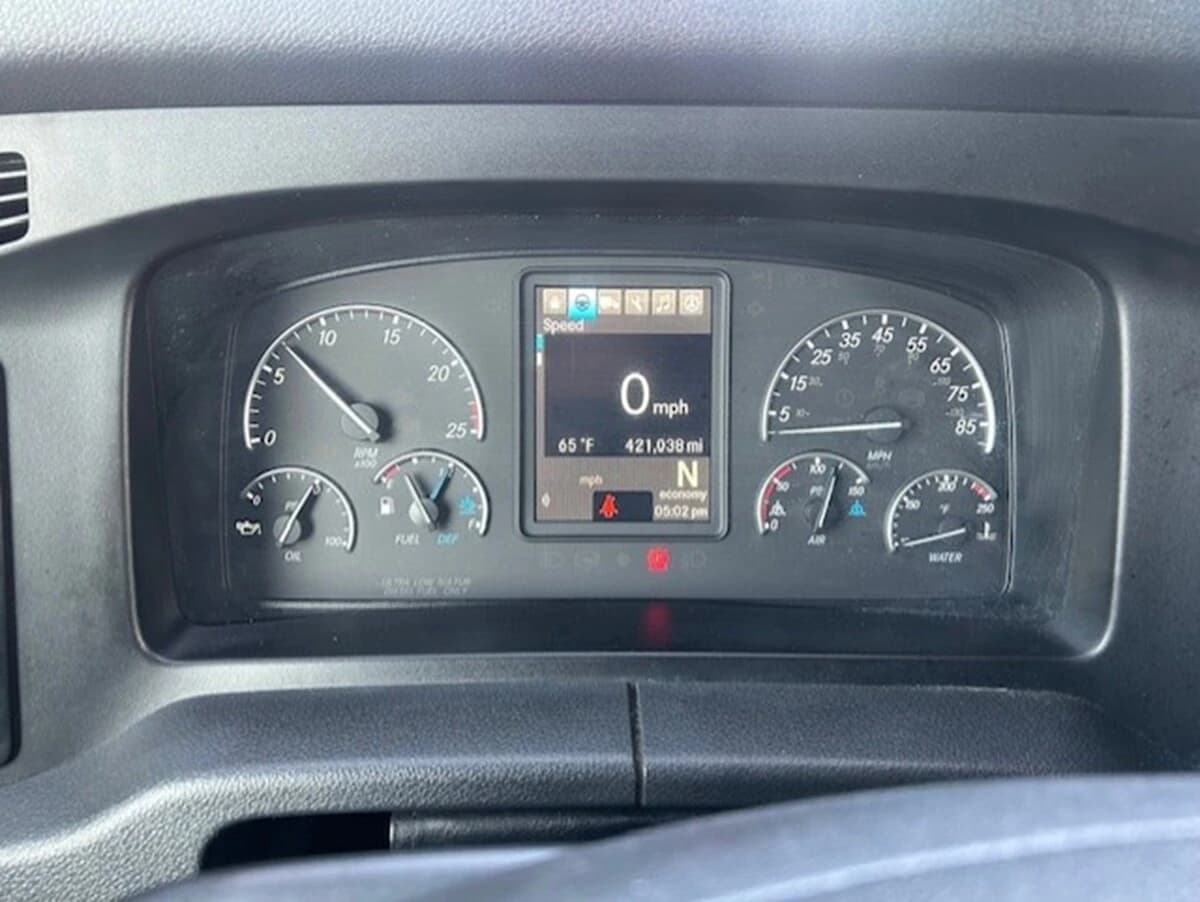 2023 Freightliner Cascadia — photo 22