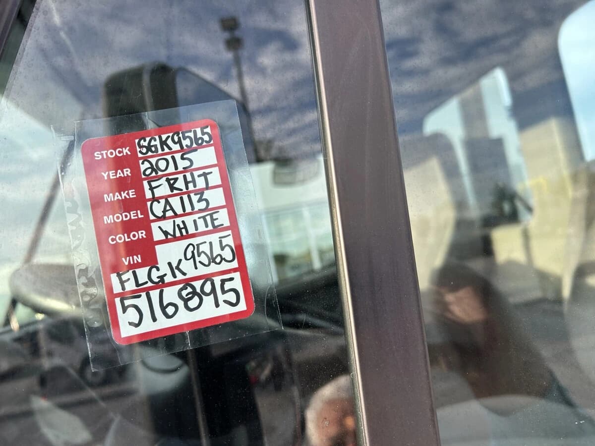 2015 Freightliner Cascadia — photo 19