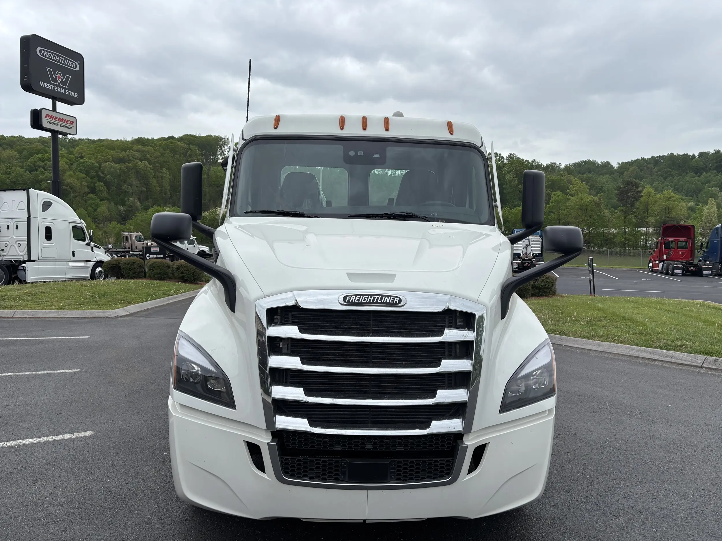 2026 Freightliner Cascadia — photo 8