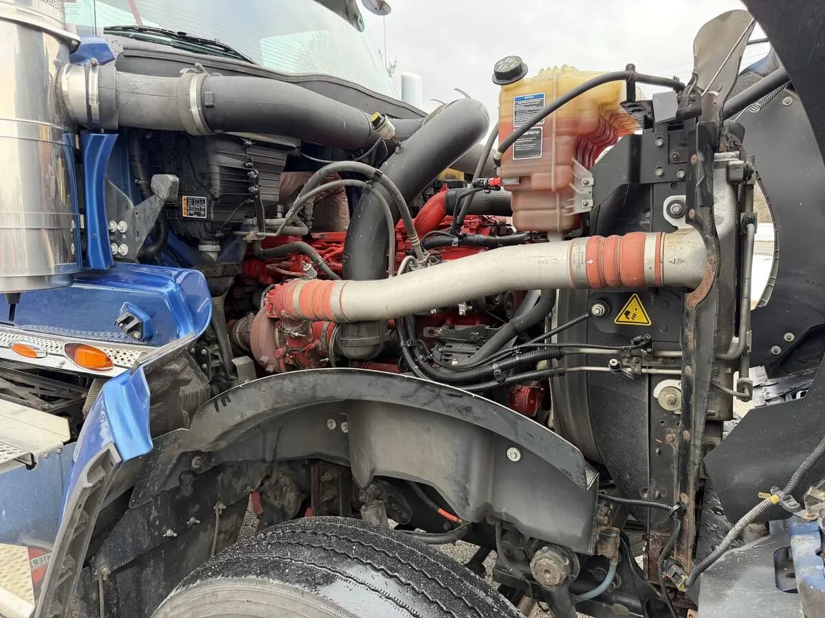 2022 International HX — photo 15