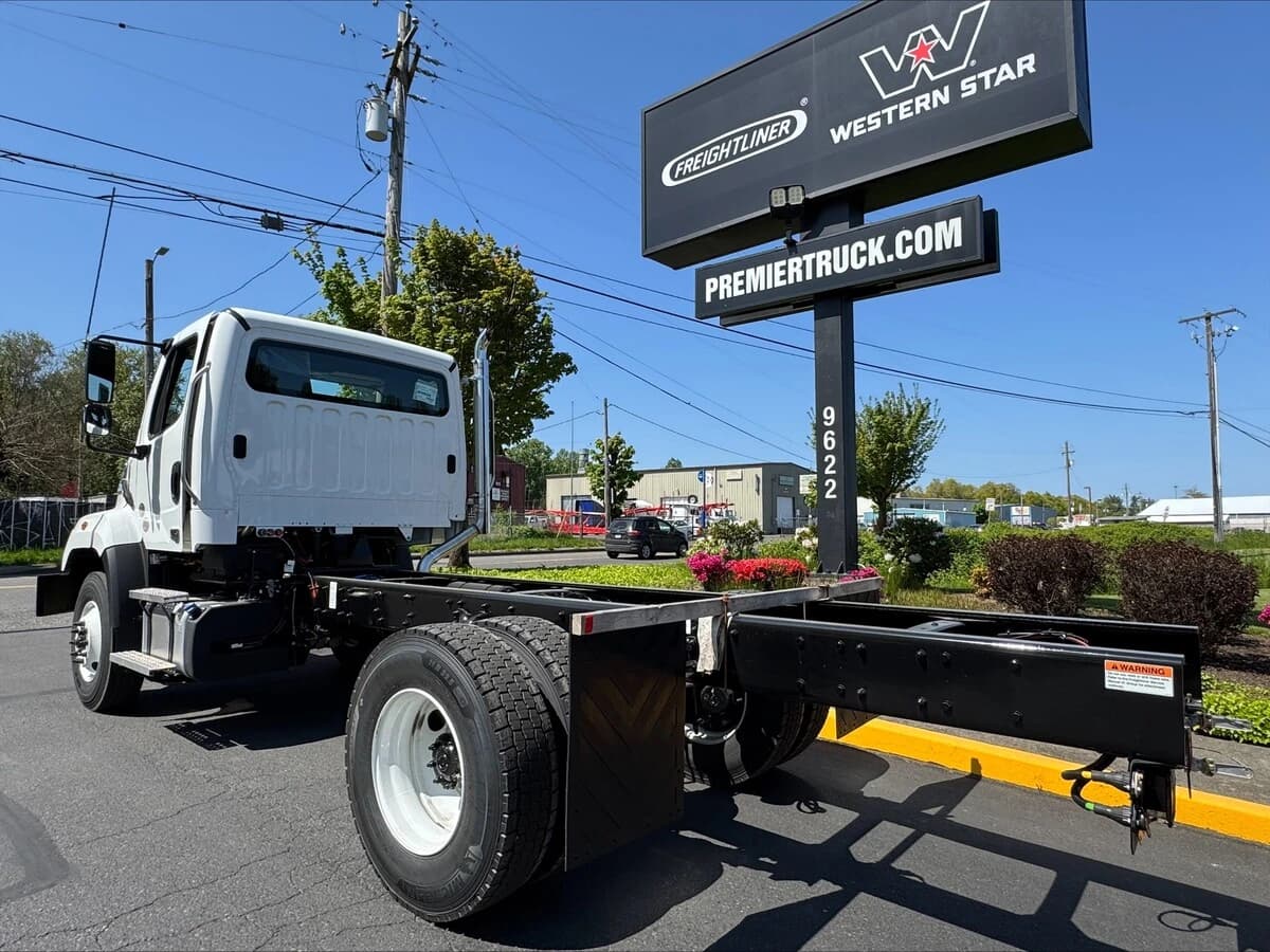 2025 Freightliner 108SD — photo 10
