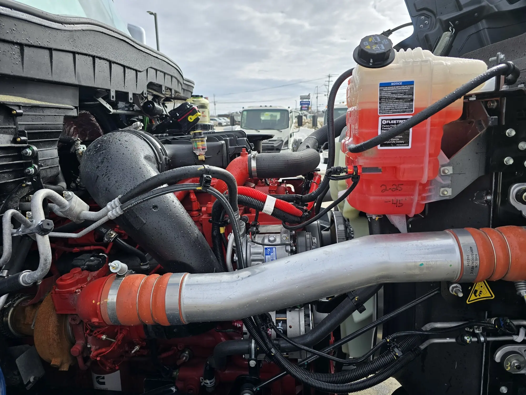 2025 International HX — photo 7