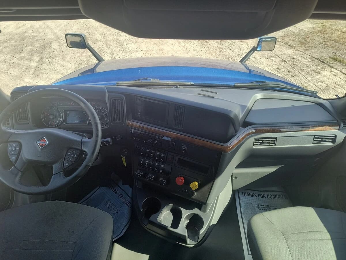 2021 International LT — photo 8