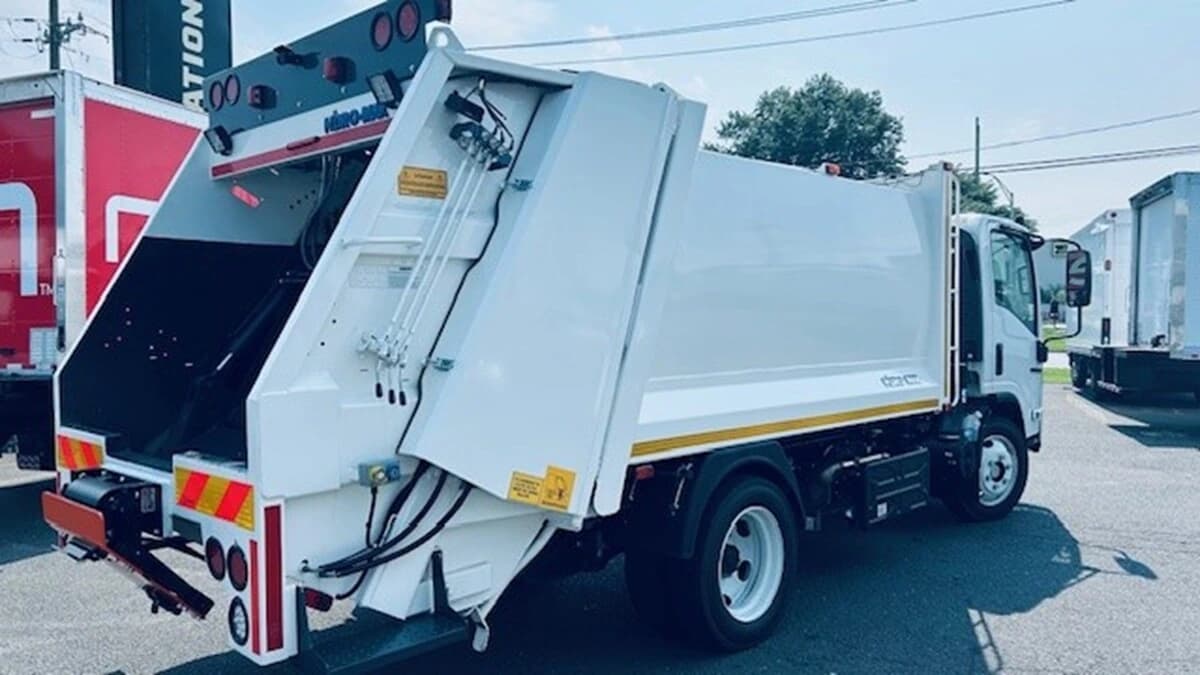 2025 Isuzu NRR — photo 5