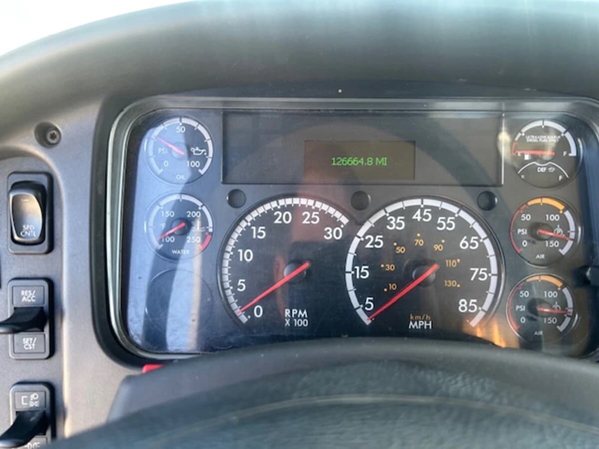 2020 Freightliner M2 106 — photo 22