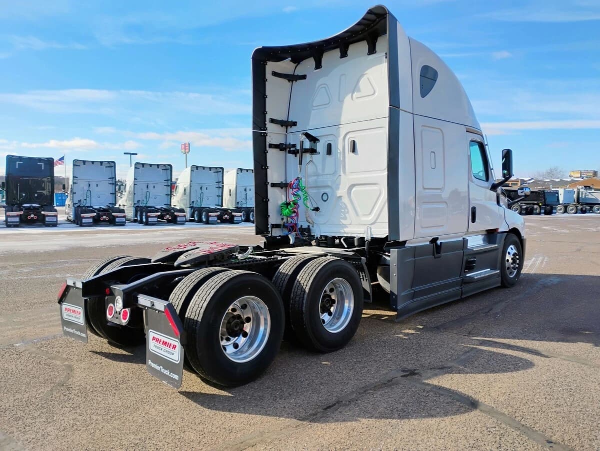 2026 Freightliner Cascadia — photo 5