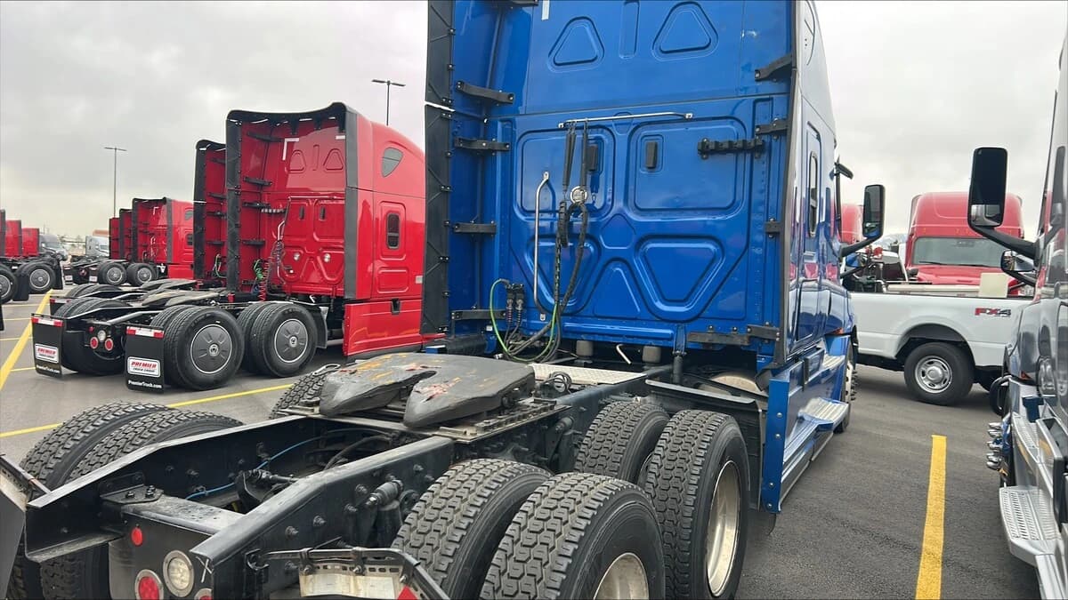 2022 Freightliner Cascadia — photo 4