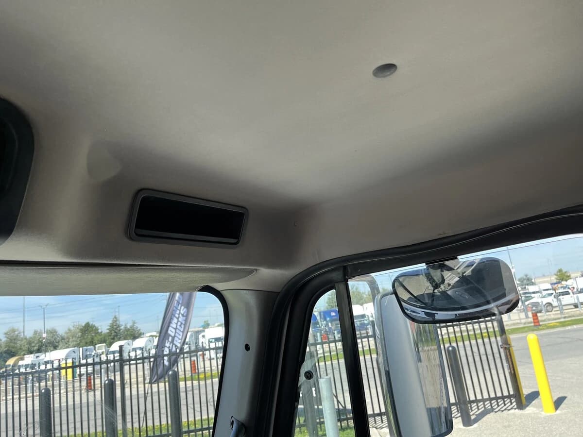 2019 Freightliner M2 106 — photo 28