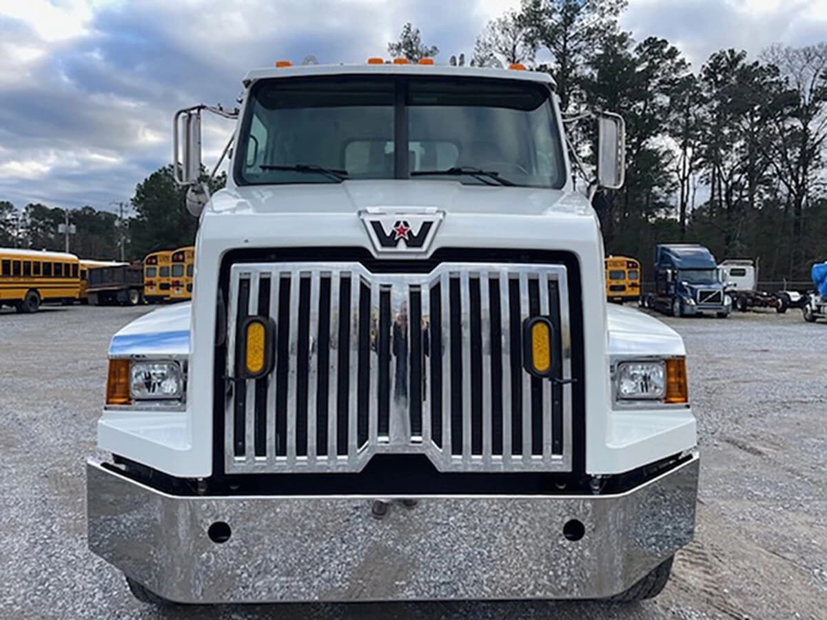 2020 Western Star 4700 — photo 2