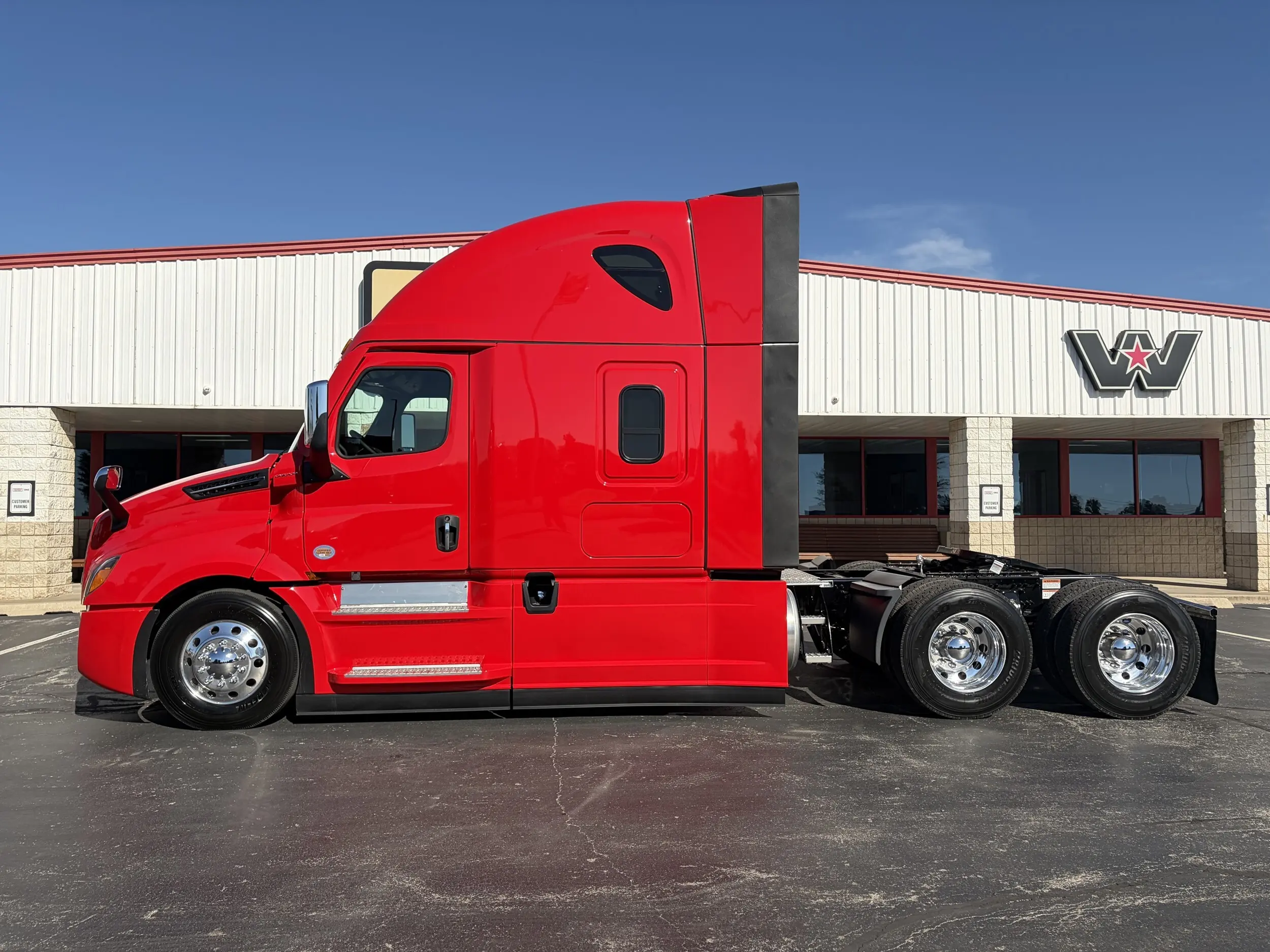 2026 Freightliner Cascadia — photo 2