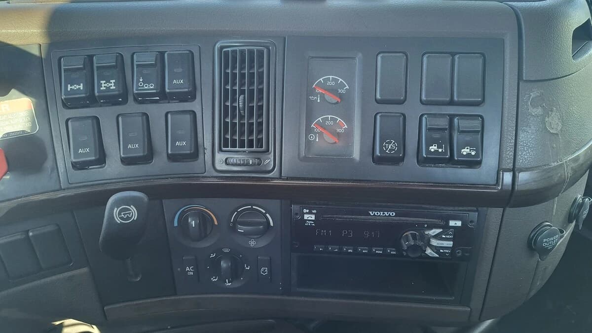 2017 Volvo VNL 860 — photo 10