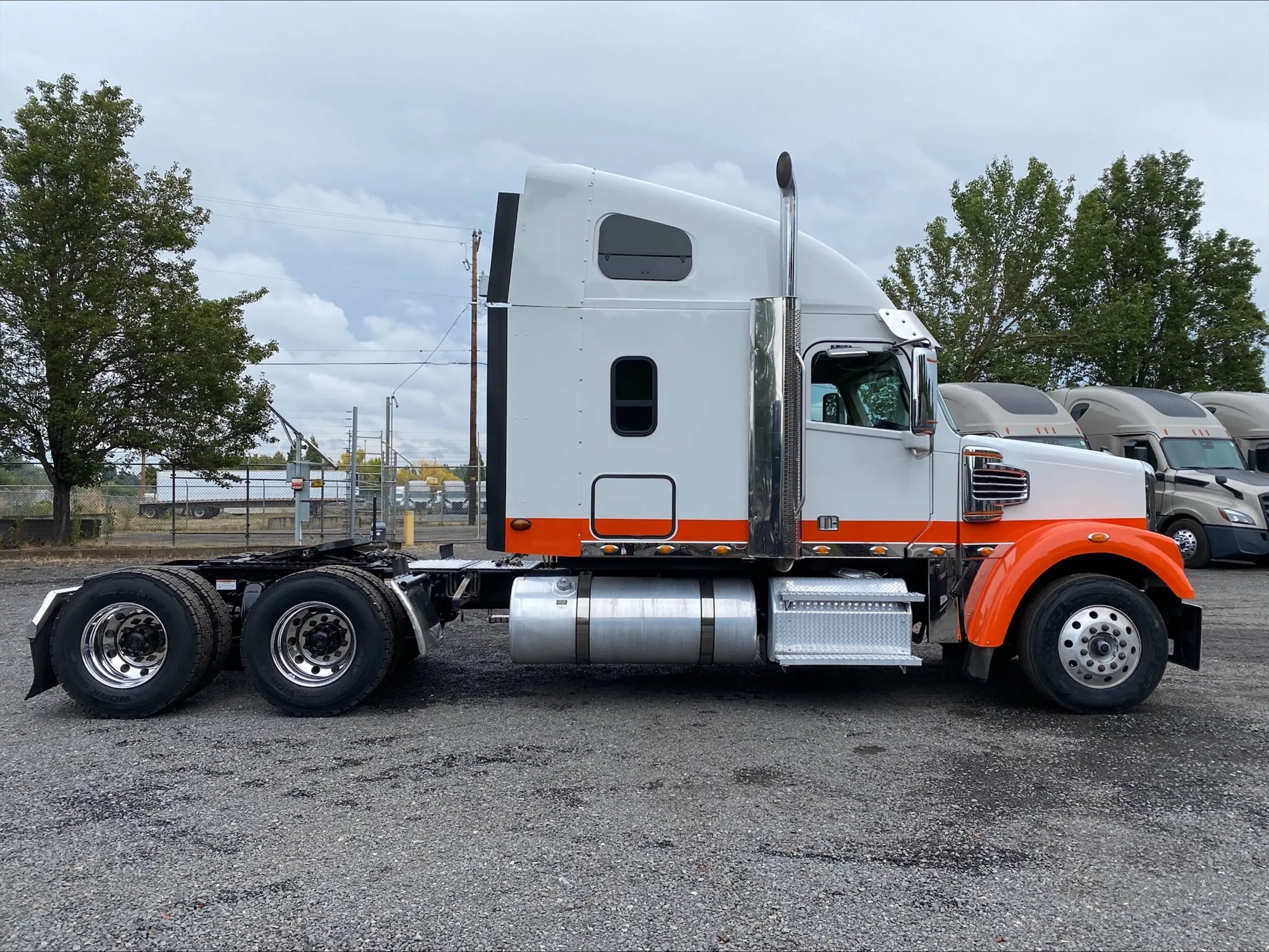 2023 Freightliner 122SD — photo 7
