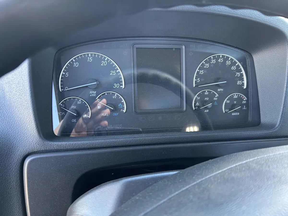 2025 Freightliner M2 106 — photo 8