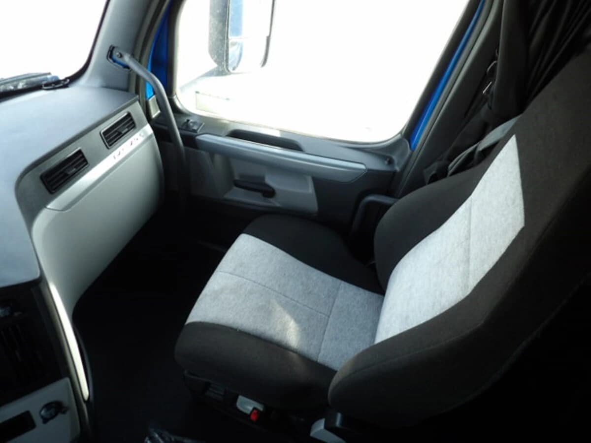 2022 Freightliner Cascadia — photo 14