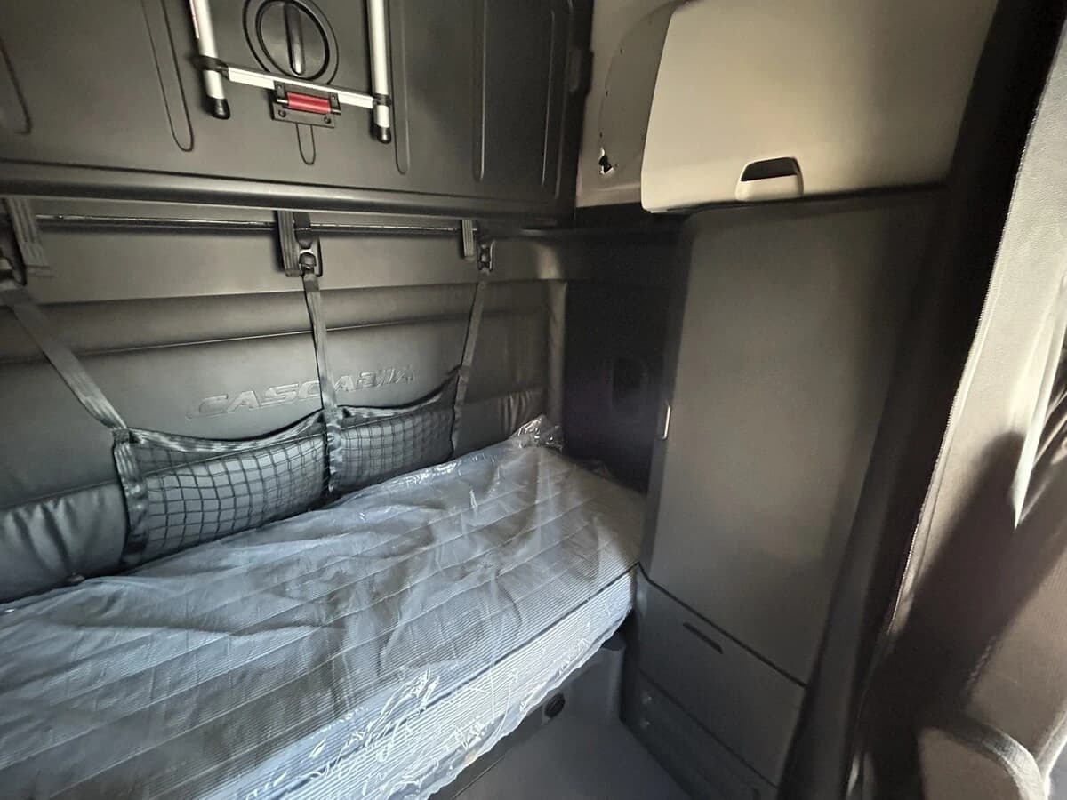 2026 Freightliner Cascadia — photo 20