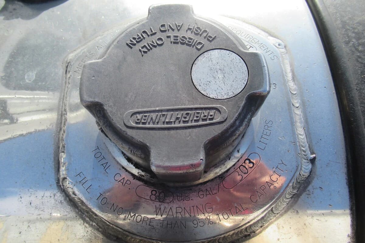 2023 Freightliner Cascadia — photo 9