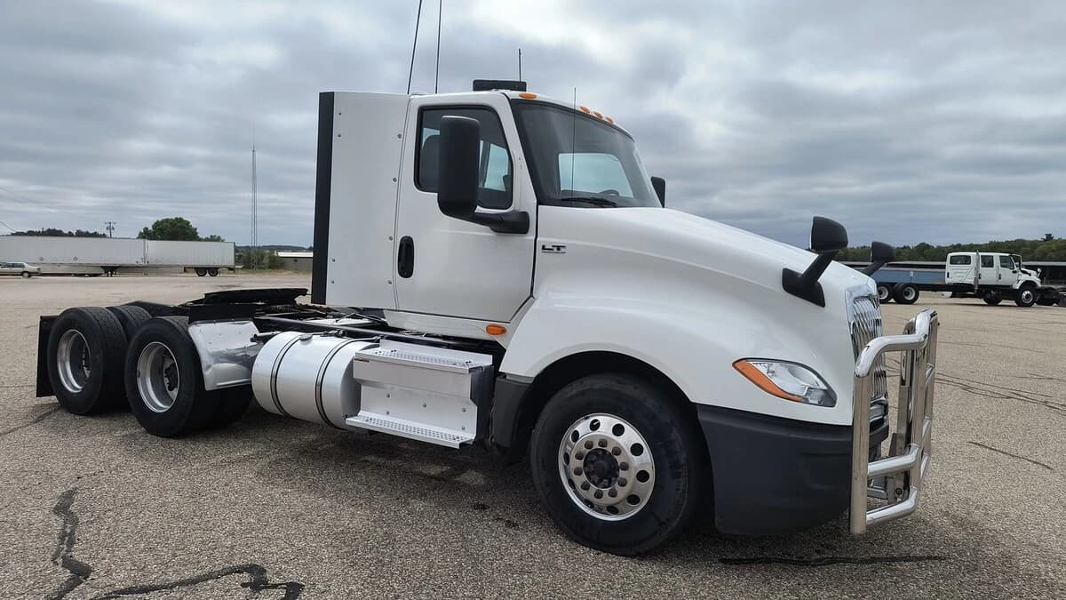 2018 International LT — photo 3